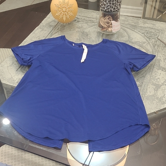 lululemon athletica Tops - Lightweight Split-Back Training T-Shirt Nwot Size 6
